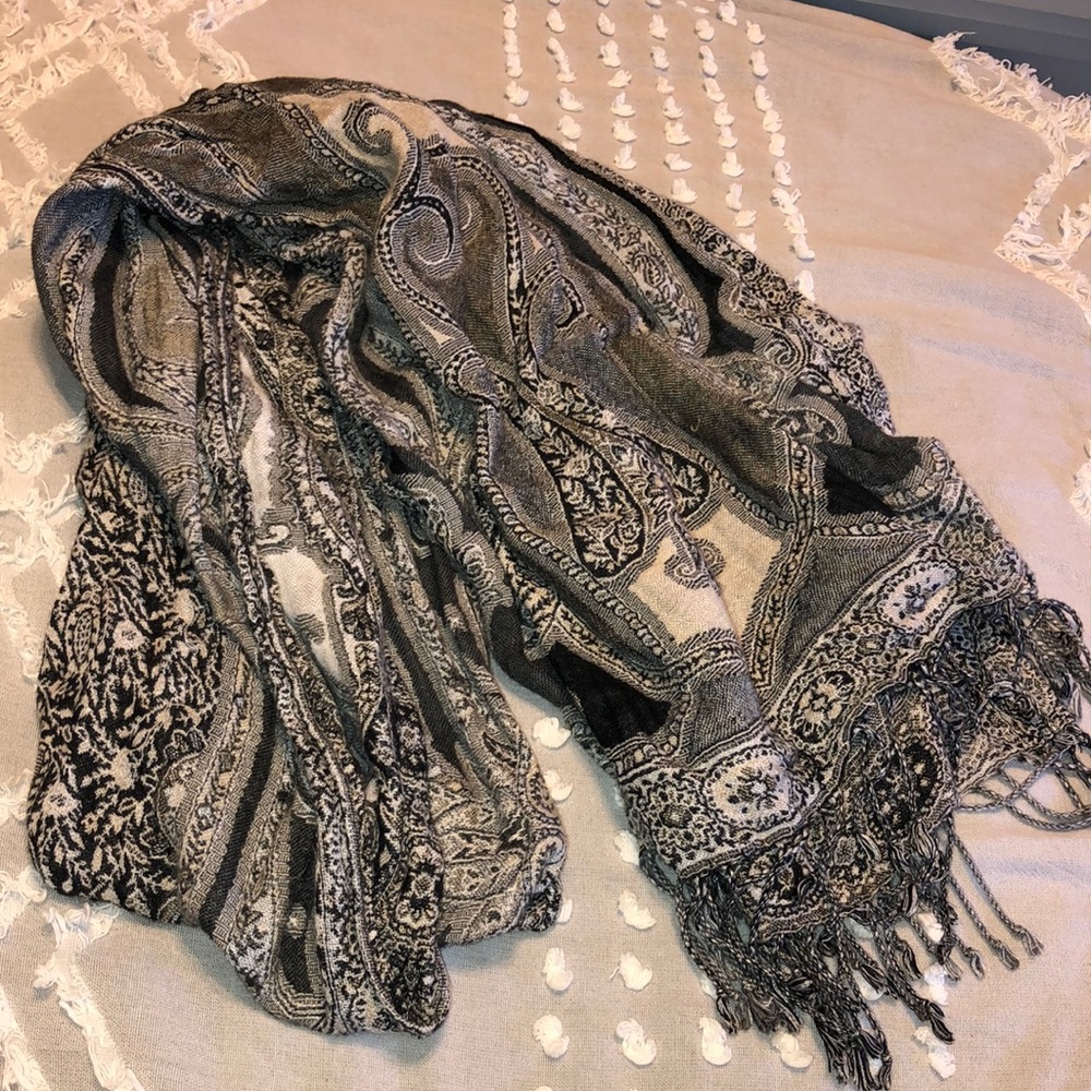 Paisley black and gray scarf